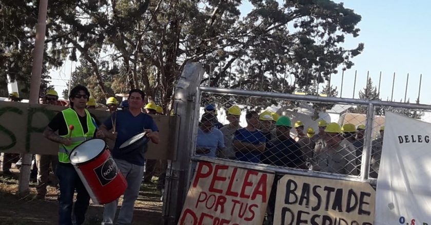 Despidos masivos en la empresa mendocina Petroplast que intenta pagar sólo el 50% de las indemnizaciones