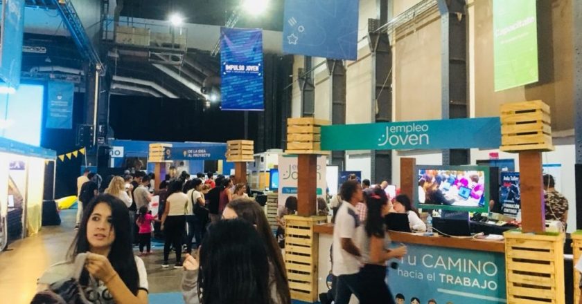 Casi la mitad de los jóvenes argentinos aspira a ser autónomo como trabajo ideal