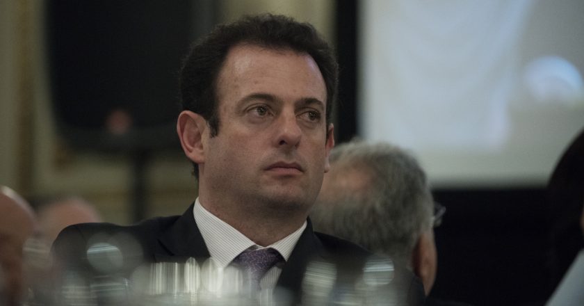 La UIA abre el paraguas y ve «muy difícil» el pago de un bono de fin de año