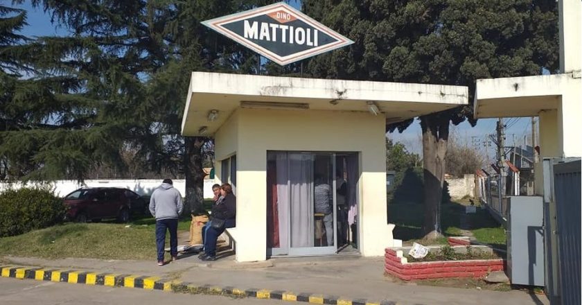 Sigue la permanencia en la metalúrgica Mattioli: «Desde julio no recibimos un peso»