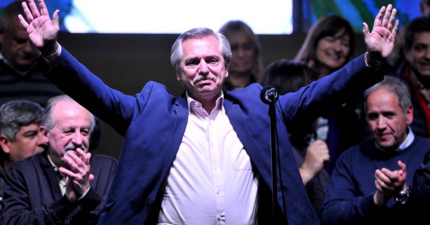 «En el equipo de Alberto Fernández estudian aumento generalizado de salarios en diciembre»