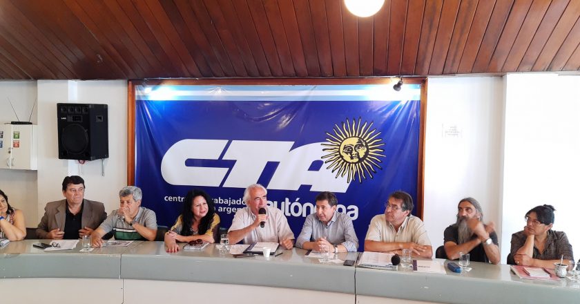 En un gesto de apertura sindical, Arroyo visitó la CTA Autónoma y se llevó una invitación para que Alberto visite la central