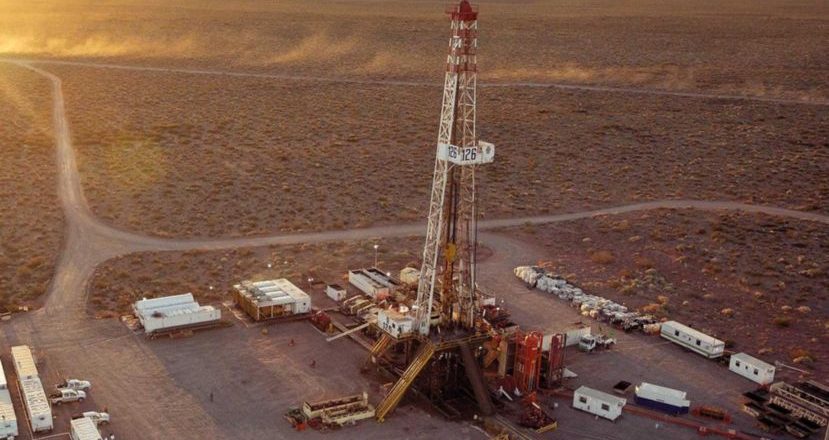 Las petroleras avisan que despedirán a los 1200 suspendidos