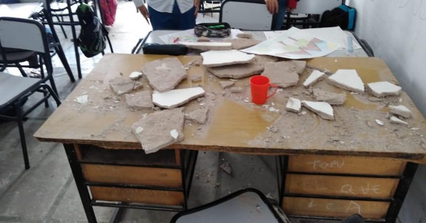Se derrumbó el techo de otra escuela bonaerense y lastimó a una docente