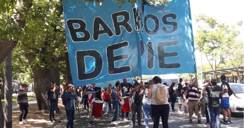 Barrios de Pie marchó por un bono para beneficiarios de planes sociales, aumento de la AUH y de las jubilaciones