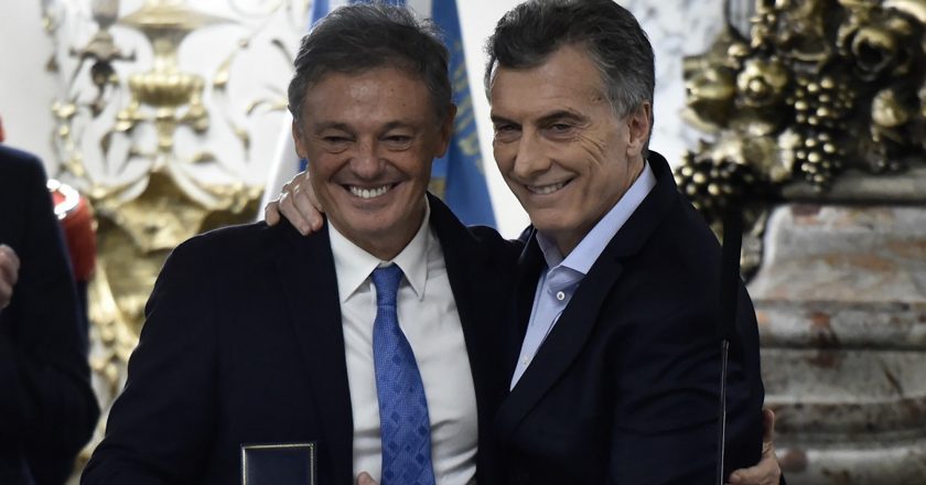 Macri direccionó millones para financiar despidos en una firma vinculada a Francisco Cabrera