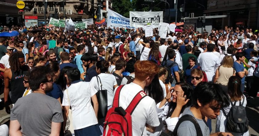 La salud porteña paralizada en rechazo de la ley que (des)regula la actividad de residentes y concurrentes