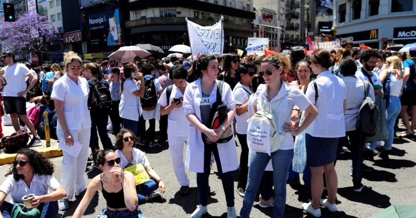 Los médicos municipales le reclaman a Larreta que vete la ley de residentes