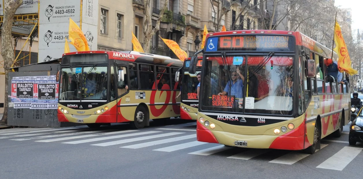 Trabajadores de la 60 paran y marchan a Trabajo contra el desguace de la línea