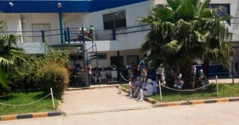 Los 300 empleados ocupan el Frigorífico ServiAves por salarios adeudados