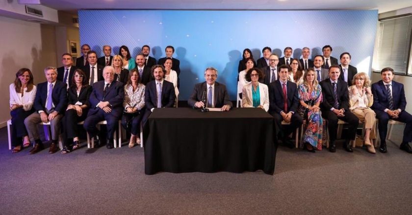 Fernández anunció aumentos para jubilados, empleados públicos y salarios bajos