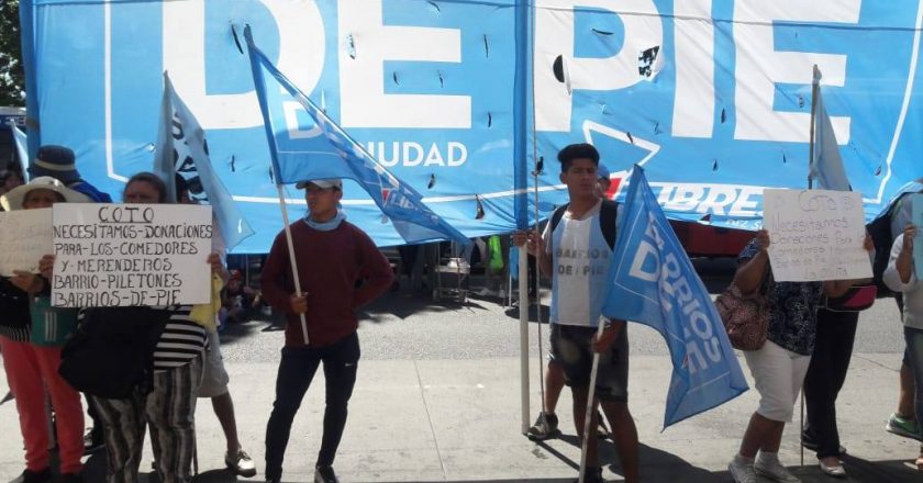 Barrios de Pie protesta en el centro porteño por la suspensión del salario social a cooperativistas