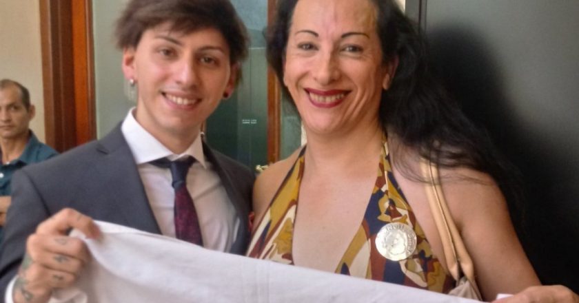 El hijo de Alberto se sumó al reclamo por el cupo laboral trans