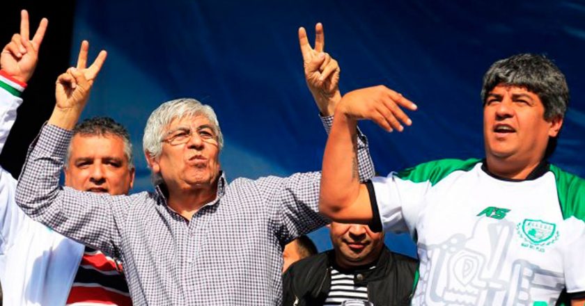 Camioneros formalizó el bono de 20 mil pesos con una porción de los empresarios aunque restan los más duros