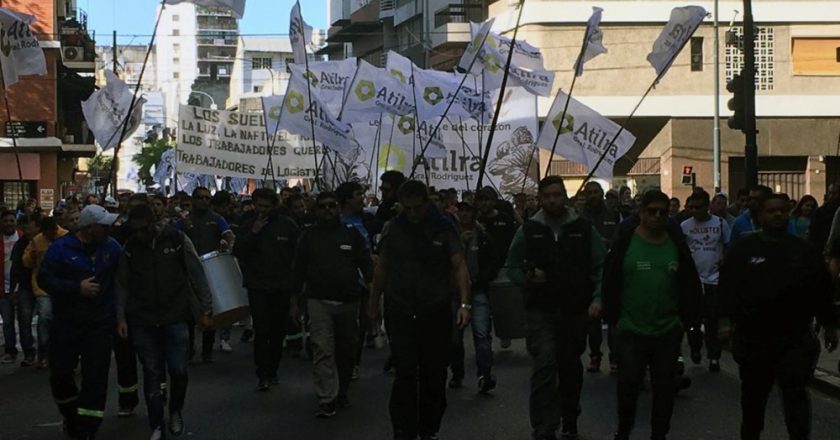 Empresas ofrecieron 55% y bono de 36 mil pesos y desactivaron el paro que podía desabastecer de lácteos el país