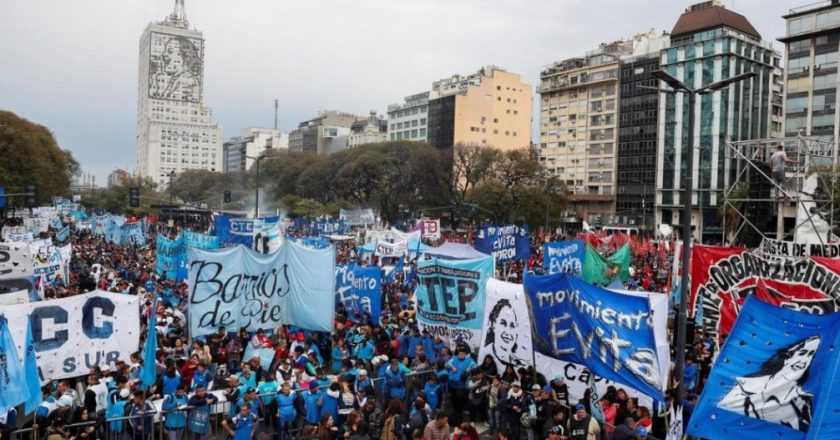 Los cayetanos van por vacaciones, licencia por embarazo, paritarias y ART para los trabajadores de la economía popular