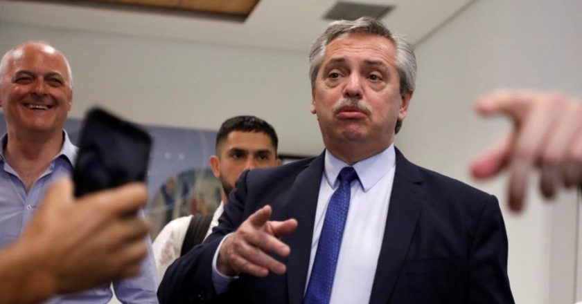Acuerdo con los empresarios para que el aumento de salarios por decreto comience a regir en enero
