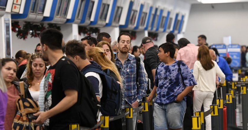 Hay asambleas de pilotos y ya se sienten las cancelaciones y las demoras en los vuelos de LATAM
