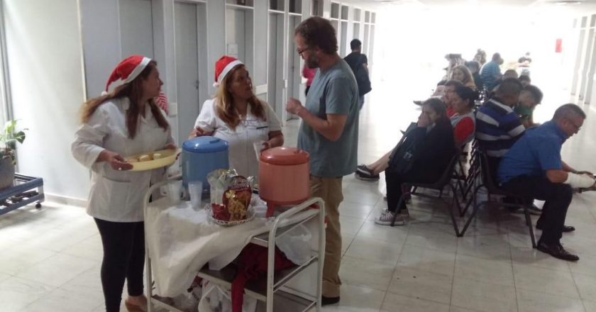 Particular protesta navideña de los trabajadores de hospitales públicos cordobeses