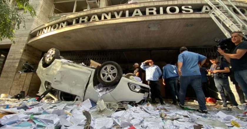 Allanaron dos empresas por la toma de la UTA y recrudece la pelea entre Fernández y Bustinduy