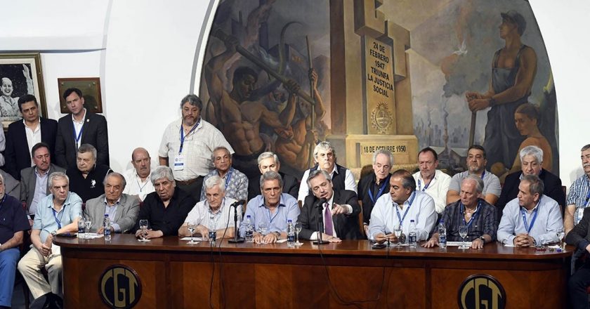Fernández confirmó que viene un aumento de salarios por decreto y pidió a la CGT «no hacer pedidos desmedidos»