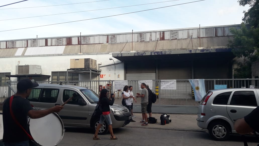 Apuntan al barrionuevismo por dar vía libre para otra tanda de despidos masivos en Tsu Cosméticos - InfoGremiales