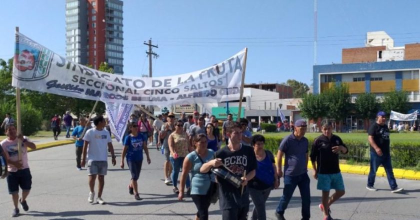 Con amenaza de paro, hubo acuerdo salarial en la paritaria de empacadores de fruta