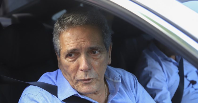 Acuña pidió que se siga con las cláusulas gatillo y de revisión en las paritarias