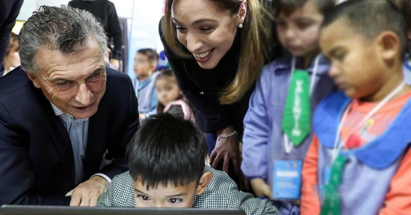 Encuentran más medio millón de libros escolares abandonados en depósitos del Ministerio de Educación