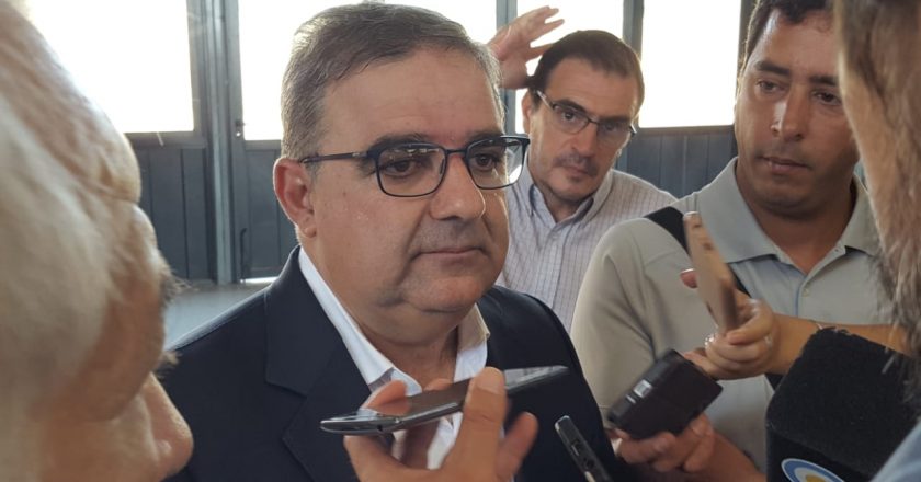 Catamarca: Jalil tildó de «irresponsables» a los intendentes por despedir municipales