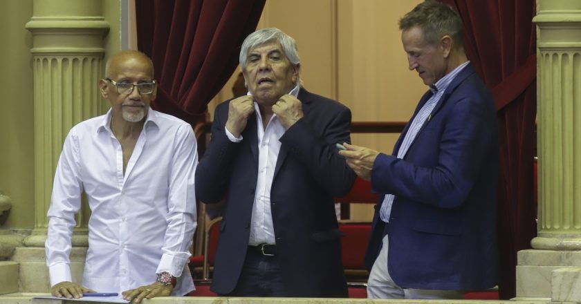 Una hinchada sindical transversal acompañó a Guzman en el Congreso