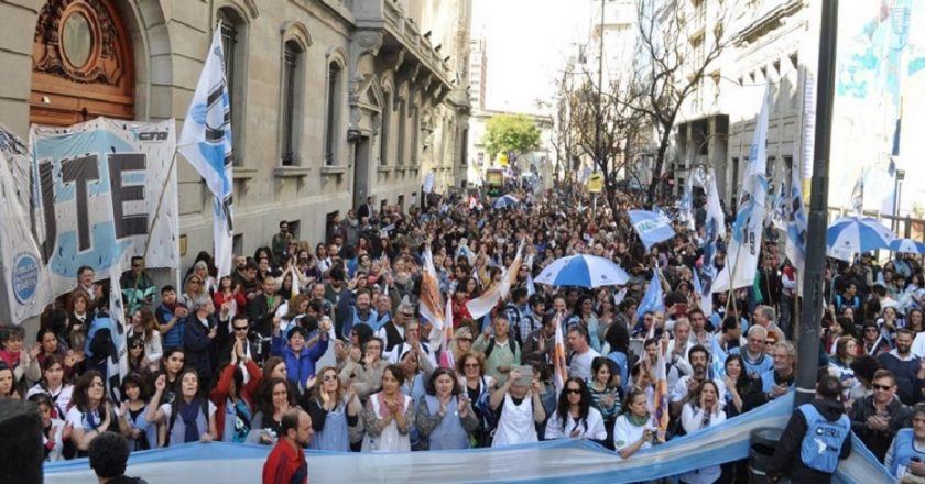 Los docentes le avisan a Larreta que quieren un salario inicial de 40 mil pesos