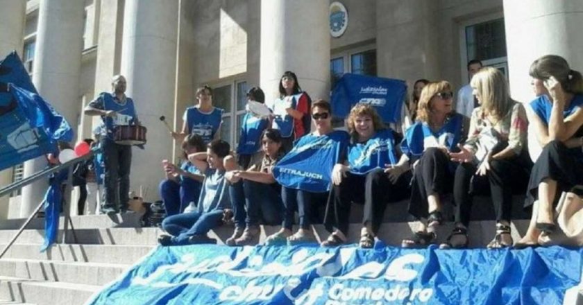 Las protestas por la demora en el pago a estatales en Chubut movilizaron hasta Jueces, fiscales y defensores
