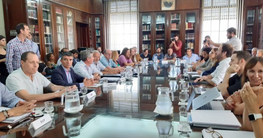Kicillof le propuso tres mil pesos de aumento a los estatales que rechazaron la oferta
