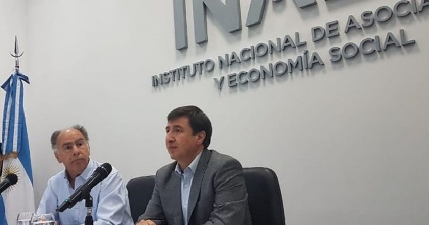 El Gobierno va por el aporte de los gremios para que 550 mil planes sociales se conviertan en empleos