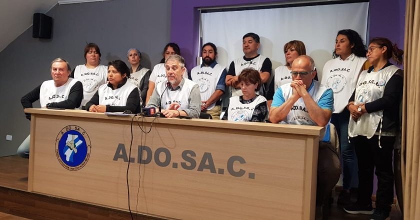 Santa Cruz ofreció 2 mil pesos de aumento salarial, los docentes lo rechazaron y podrían no iniciar las clases