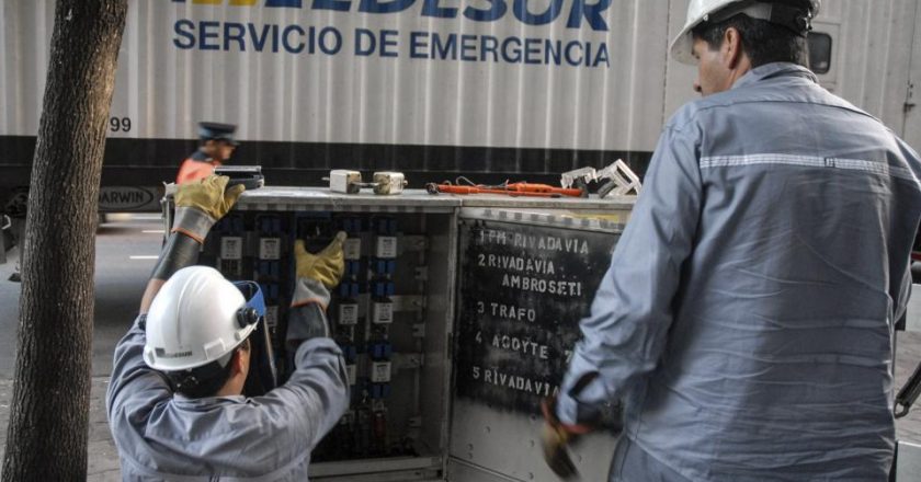 Mientras se habla de nuevos aumentos de  tarifas, las energéticas se niegan a invertir y a discutir paritarias