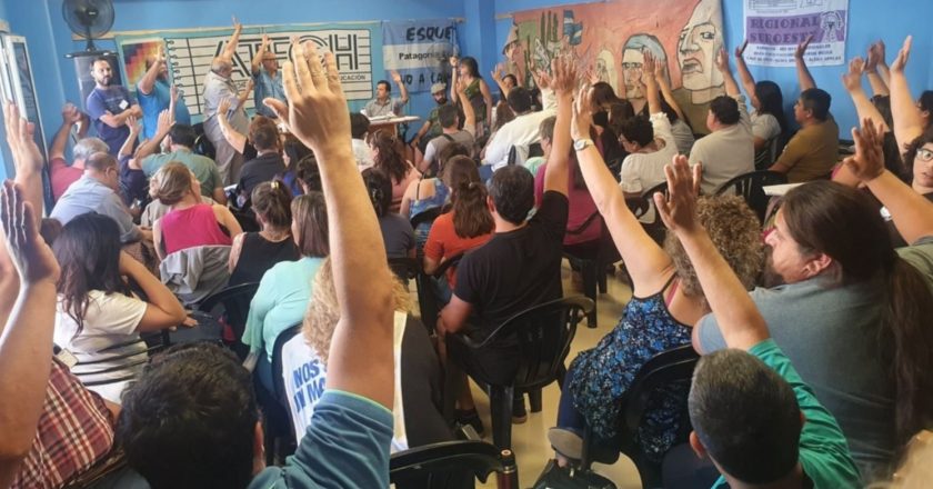 Los docentes seguirán de paro la semana próxima y se espesa la situación en Chubut