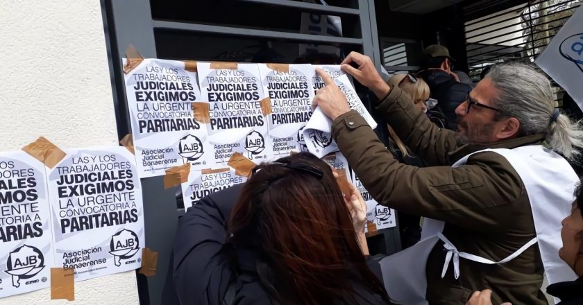 Kicillof mejoró la oferta, pero los judiciales la volvieron a rechazar