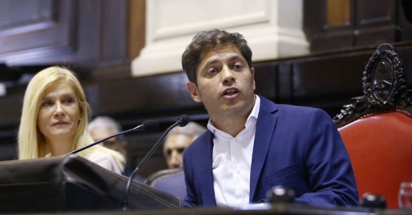 Kicillof oficializó el aumento de 4 mil pesos para los trabajadores estatales bonaerenses
