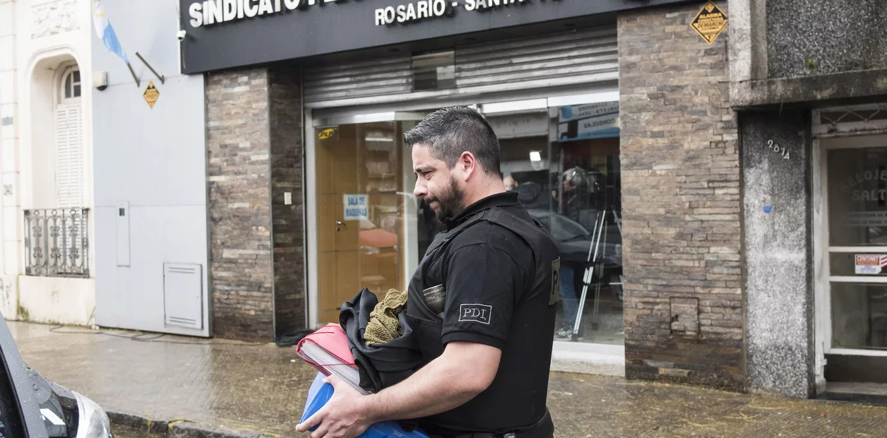Allanaron el domicilio el destituido líder de los taxistas rosarinos