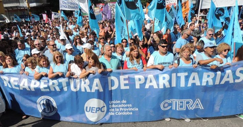 Docentes cordobeses rechazan propuesta salarial y le piden a Schiaretti «seguir negociando»