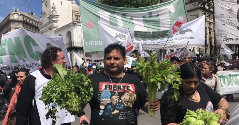 En oposición al paro sojero, el «verdurazo» de los pequeños productores llega a Plaza de Mayo