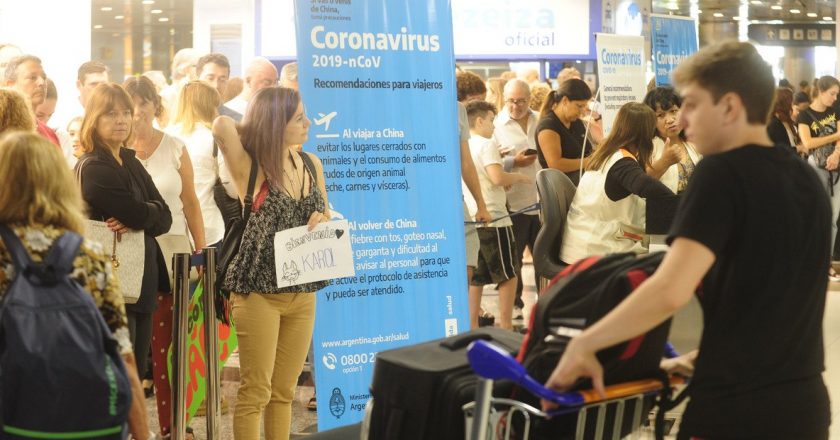 Aeronavegantes suspenden los servicios en los aviones hasta que se controle el brote de coronavirus