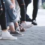 Los jóvenes de barrios vulnerables valoran más tener un trabajo formal que un salario alto