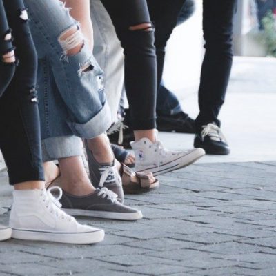 Los jóvenes de barrios vulnerables valoran más tener un trabajo formal que un salario alto