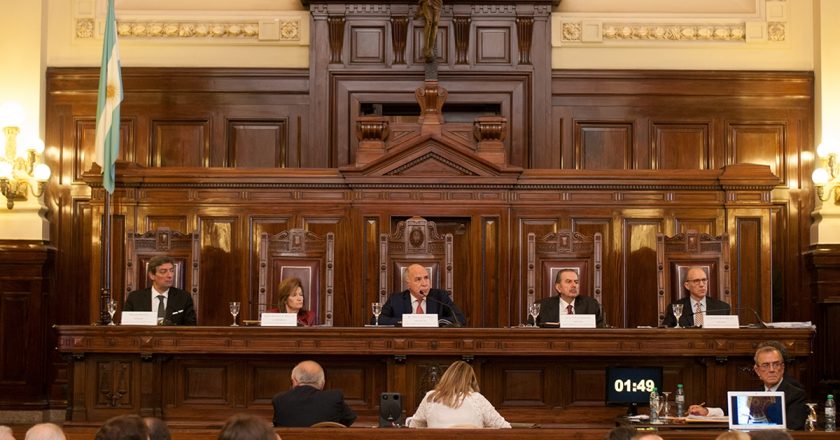 La Corte declaró días inhábiles hasta el 31 de marzo y otorgó licencias con goce de haberes en el Poder Judicial