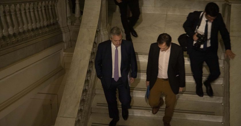 Fernández pidió que los gremios le «expliquen» a los empresarios «la importancia de no circular y soportar unos días de licencia»
