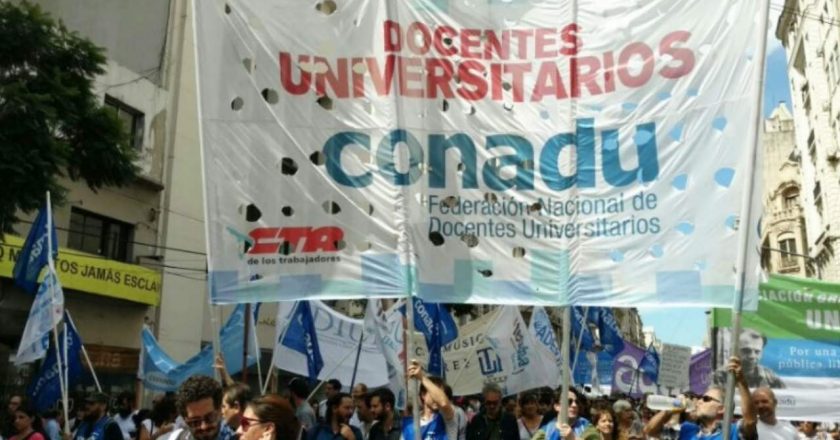 Docentes universitarios firmaron paritaria corta: 16% hasta junio