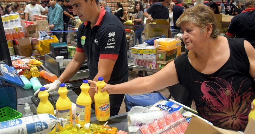 Cavalieri confirmó que el lunes no habrá actividad en los comercios